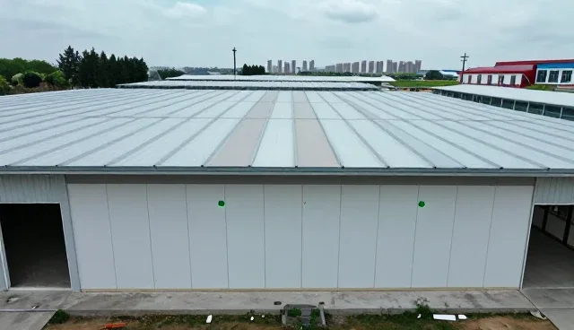 办公空间装修中墙面材料选型的核心考量